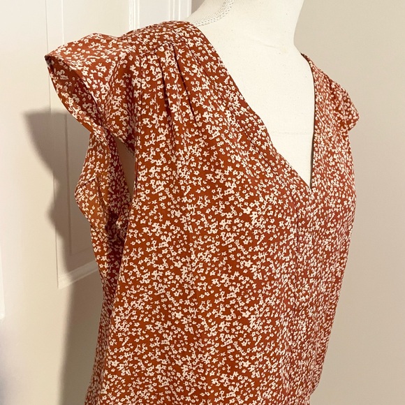 Monday Fun Ari Flutter Sleeve Top from Stitchfix - Picture 3 of 5